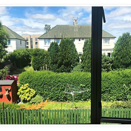 Bright & Spacious Double Room With Garden View- Close To Airport & City Centre Edimburgo Esterno foto