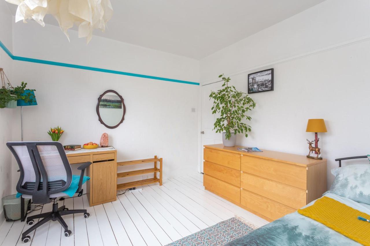 Bright & Spacious Double Room With Garden View- Close To Airport & City Centre Edimburgo Esterno foto