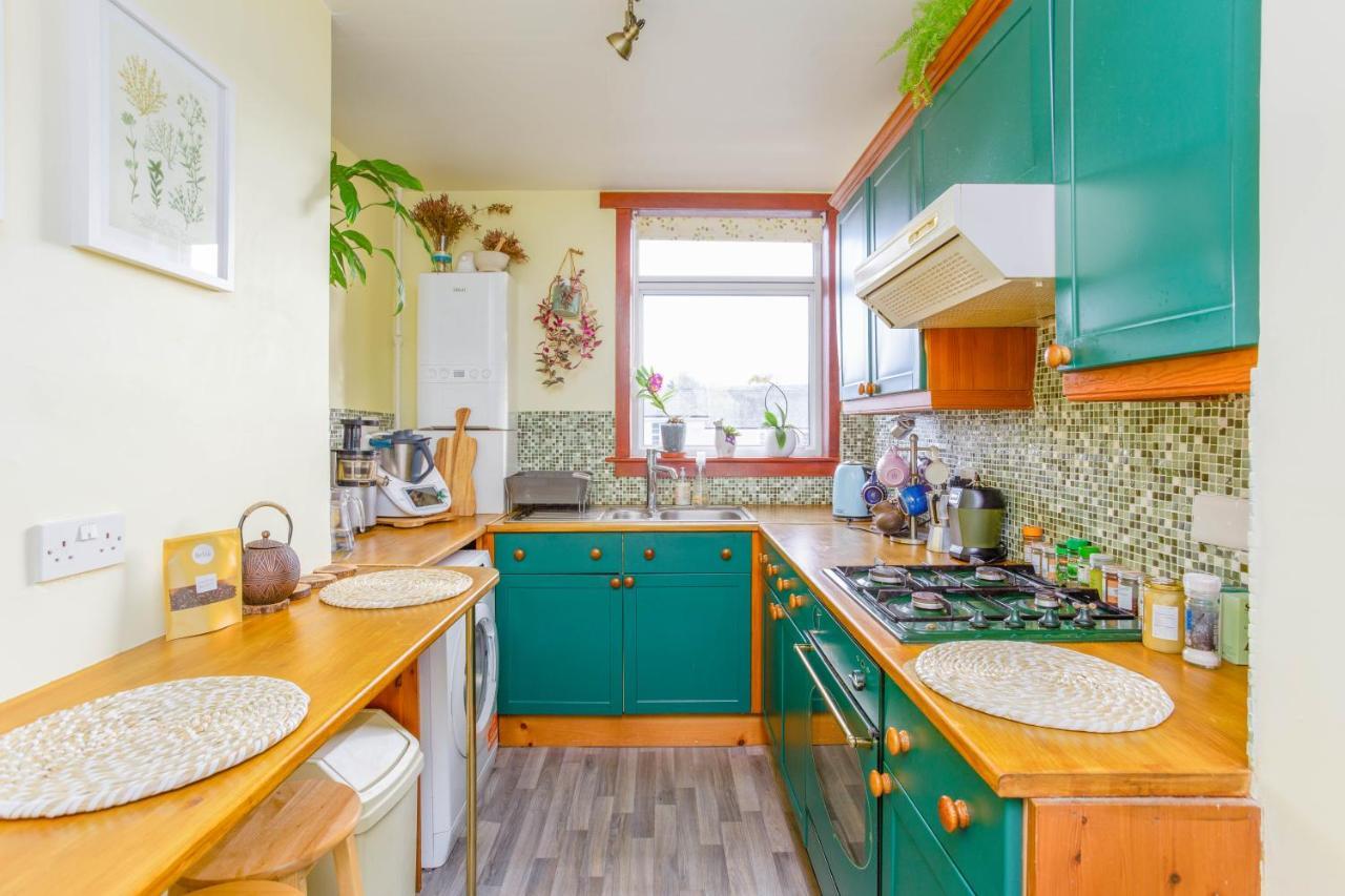 Bright & Spacious Double Room With Garden View- Close To Airport & City Centre Edimburgo Esterno foto