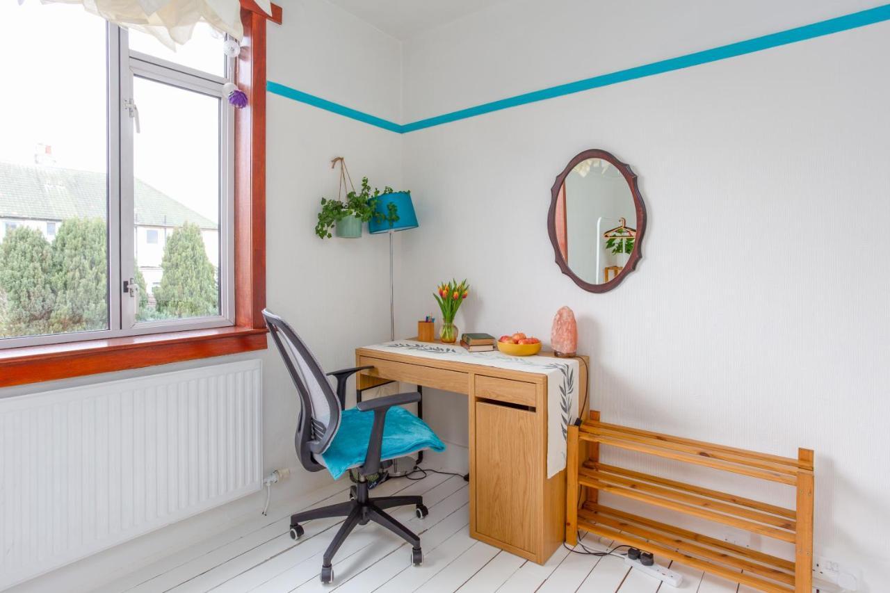 Bright & Spacious Double Room With Garden View- Close To Airport & City Centre Edimburgo Esterno foto
